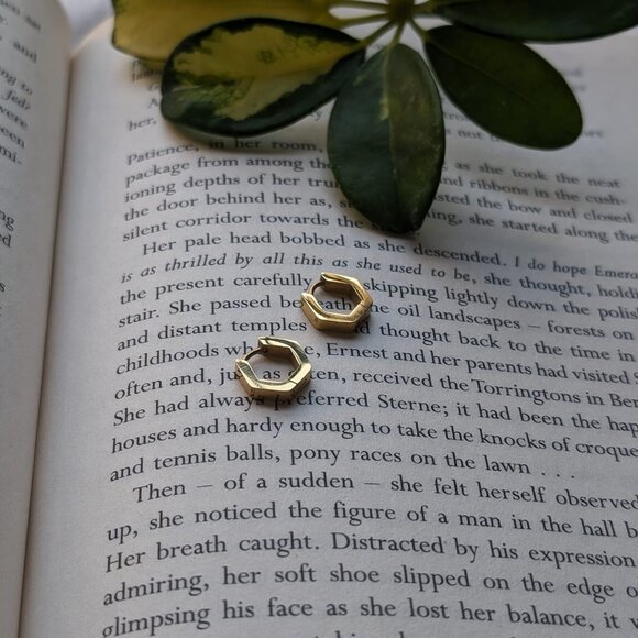 Waterproof Gold Jewelry Tarnish Free 18k Gold PVD Meivim Huggie Earrings - Picture 3 of 6